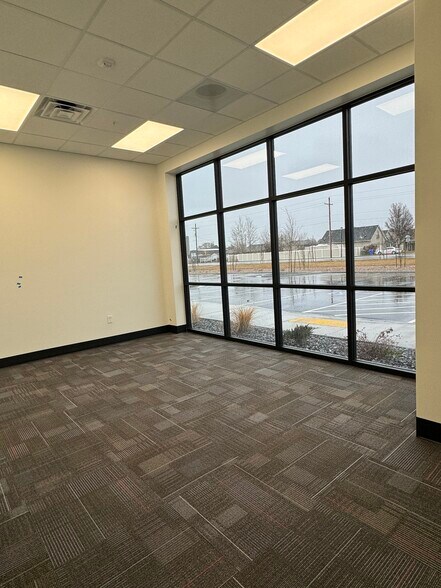 More Photos Of 593-689 N Saratoga Rd, Saratoga Springs Unknown For Lease