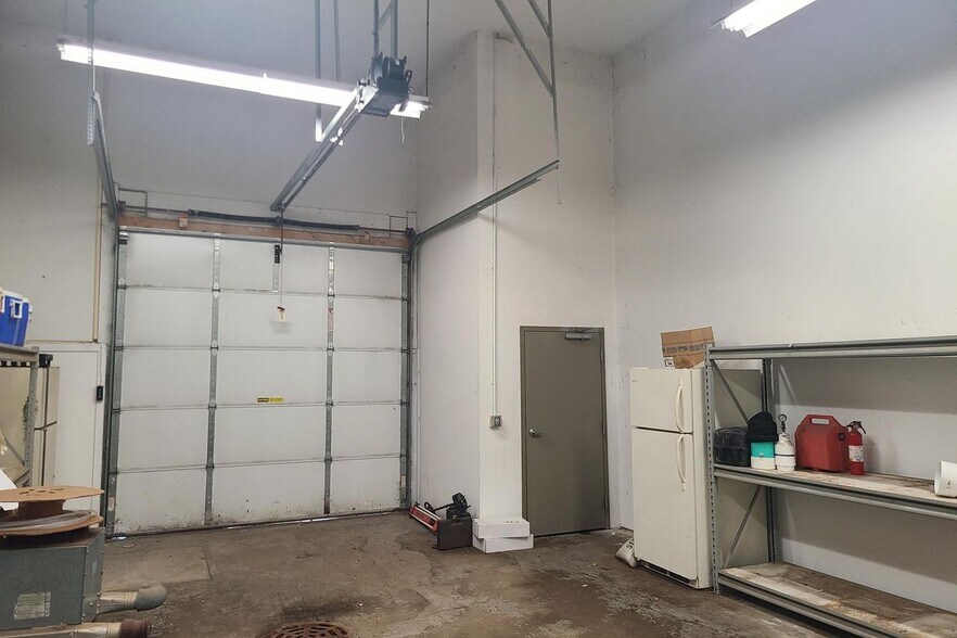 More Photos Of 410 E Dowland St, Ludington Flex For Lease