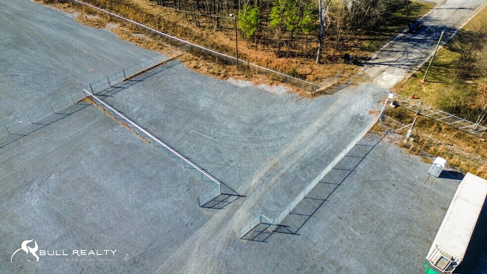 More Photos Of 152 Tyler Dr, Calhoun Warehouse For Lease