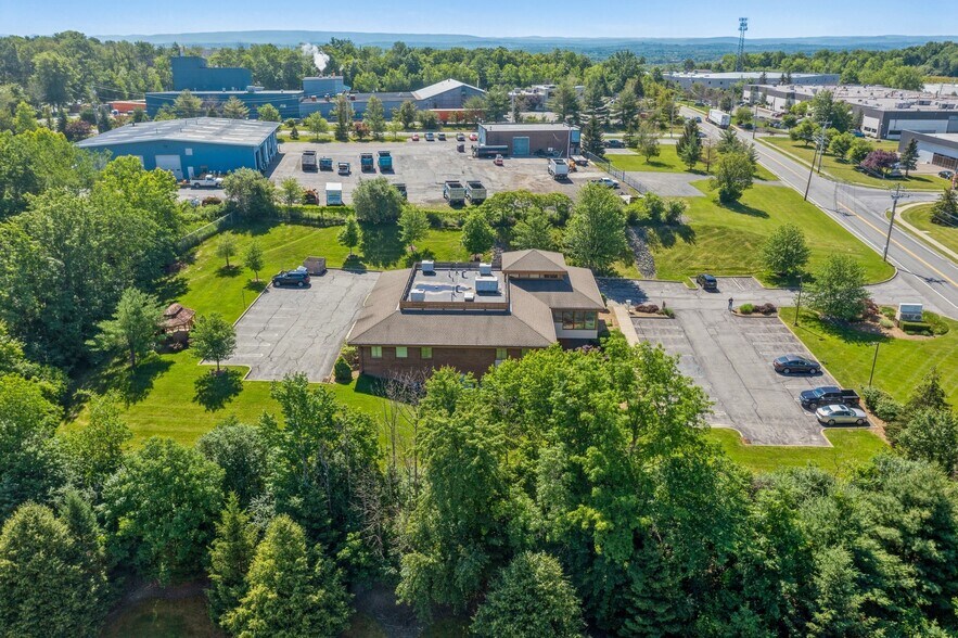 More Photos Of 192 Tower Dr, Middletown Loft Creative Space For Lease