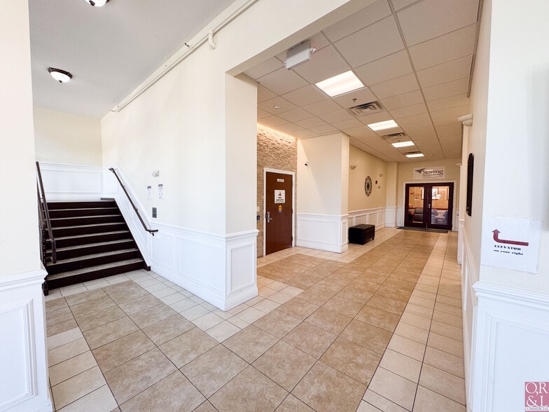 More Photos Of 1 Herald Sq, New Britain Medical For Lease