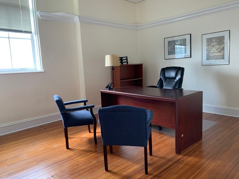 More Photos Of 320 E Clayton St, Athens Office For Lease