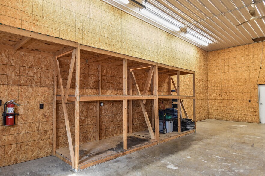More Photos Of 1311 N Division St, Pontiac Warehouse For Lease