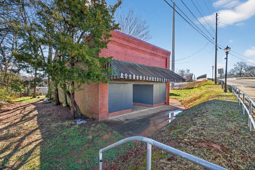 More Photos Of 304 S Cherokee Rd, Social Circle Flex For Sale