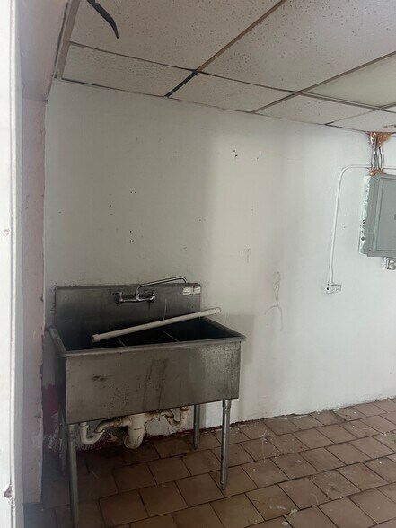 More Photos Of 428 US Highway 27, Moore Haven General Retail For Lease