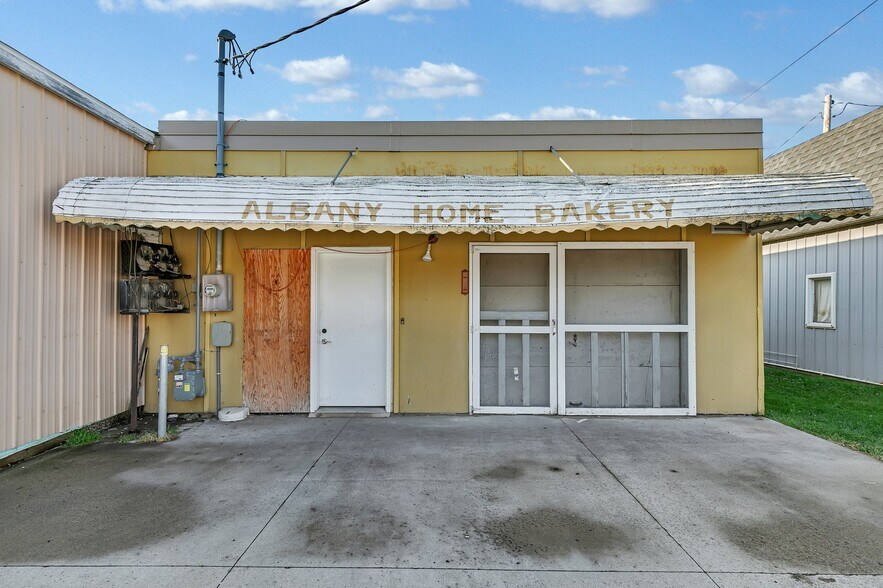 More Photos Of 531 Railroad Ave, Albany General Retail For Sale