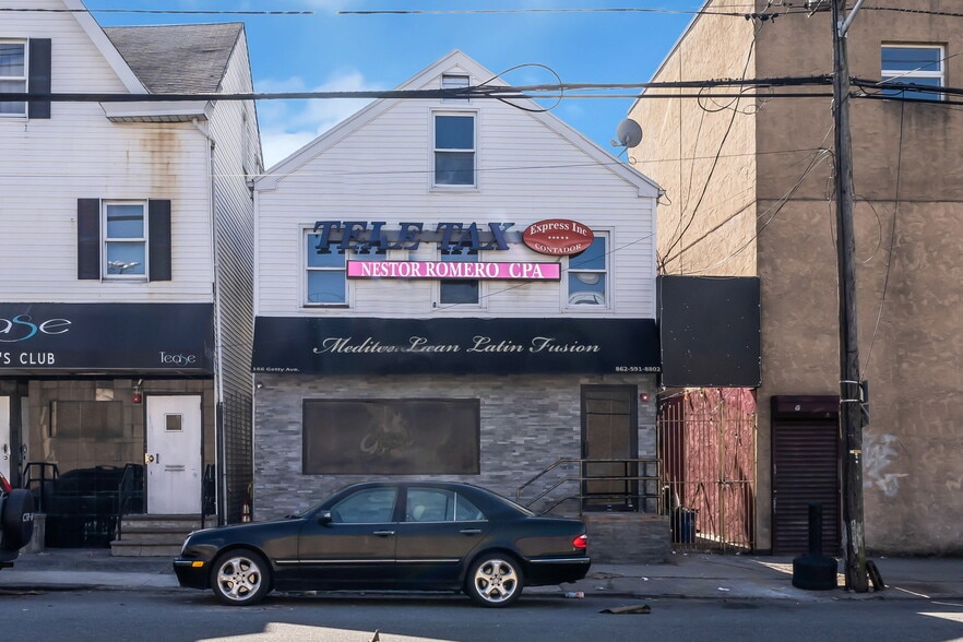 More Photos Of 166 Getty Ave, Paterson Restaurant For Lease