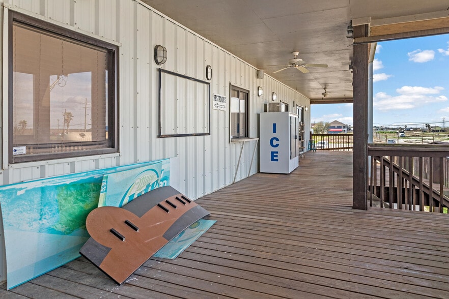 More Photos Of 5140 Gulfway Dr, Sabine Pass Restaurant For Sale