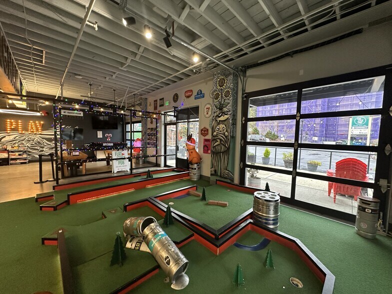 More Photos Of 902 N State St, Bellingham General Retail For Lease