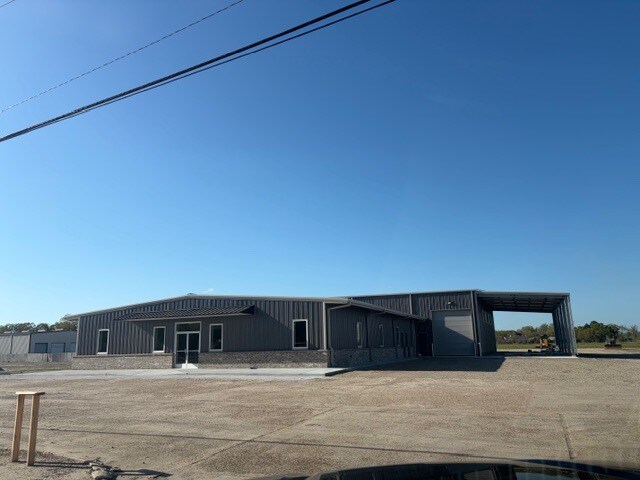 More Photos Of 1534 US-190, Port Allen Industrial For Lease