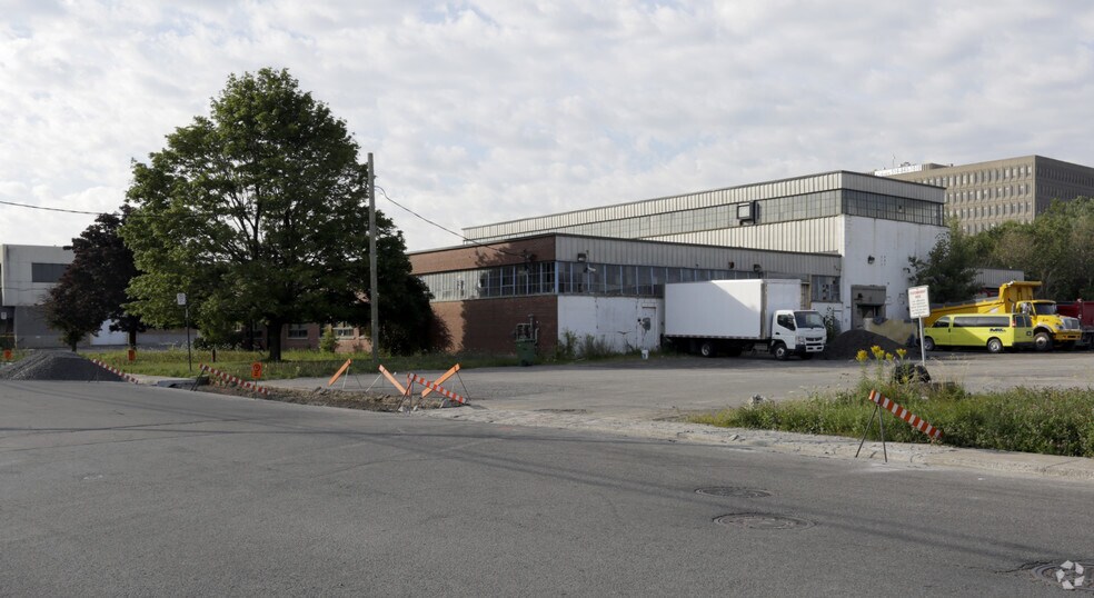 Primary Photo Of 180 Rue Authier, Montréal Warehouse For Sale