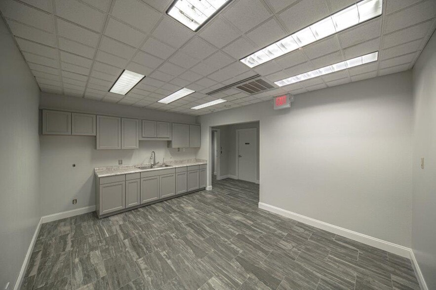 More Photos Of 125 W Missouri Ave, Midland Office For Lease