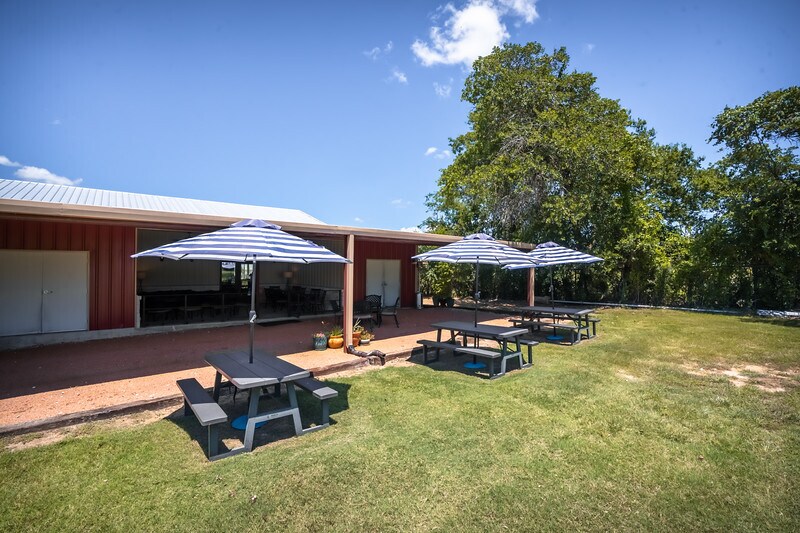 More Photos Of 316 E Wallace St, San Saba General Retail For Sale