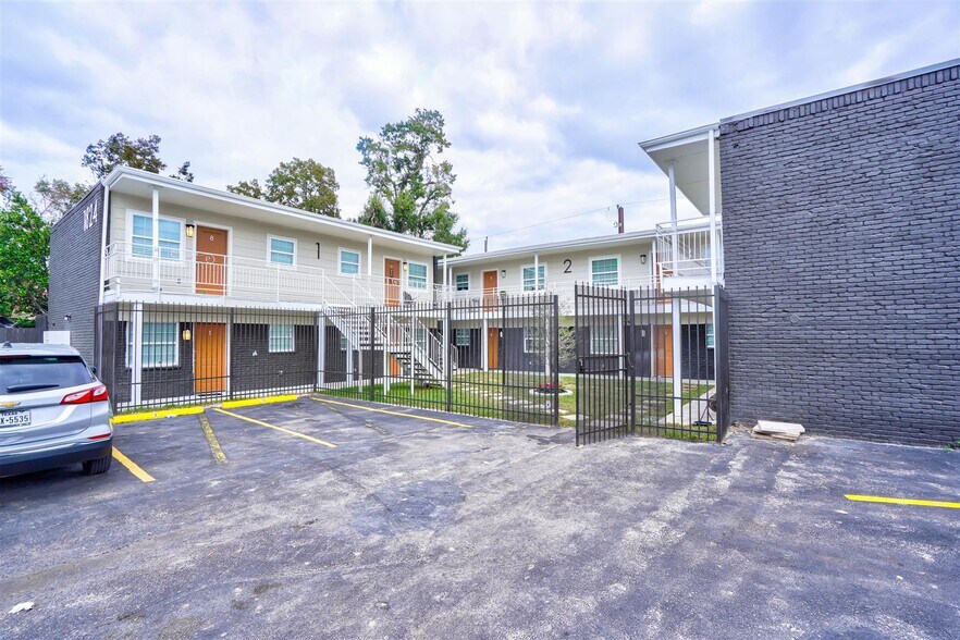 More Photos Of 1824 Thonig Rd, Houston Apartments For Sale