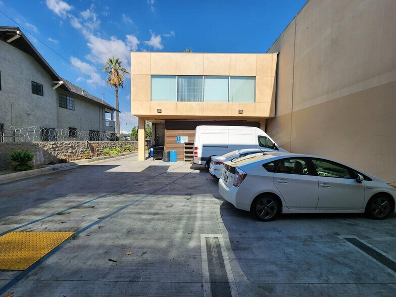 More Photos Of 334-336 W 33rd St, Los Angeles Industrial For Sale