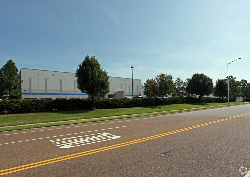 More Photos Of 262 Marathon Way, Southaven Warehouse For Lease