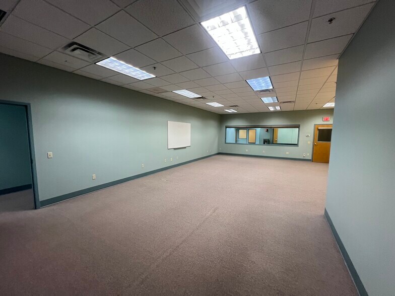 More Photos Of 59 Chennel Dr, Concord Office For Sale