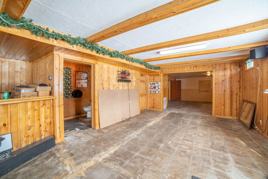More Photos Of 16082 S Antler Inn Rd, Wascott Restaurant For Sale