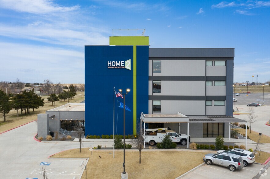 More Photos Of 1528 SW 27th St, El Reno Hotel For Sale