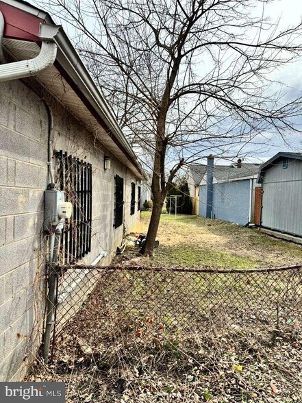 More Photos Of 250 E Cleveland Ave, Norwood Light Distribution For Sale