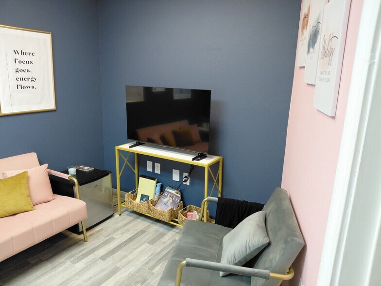 More Photos Of 9025 Cullen Blvd, Houston Unknown For Lease