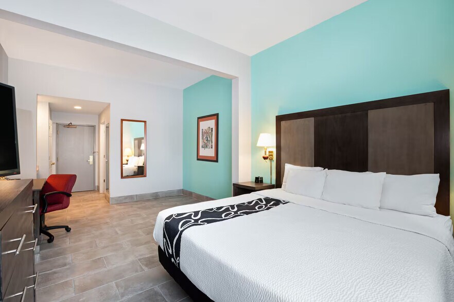 More Photos Of 1201 Avenue H, Carter Lake Hospitality For Sale