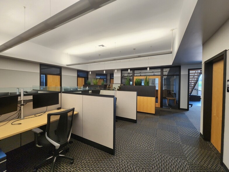 Primary Photo Of 444 S Haskell St, Central Point Office For Lease