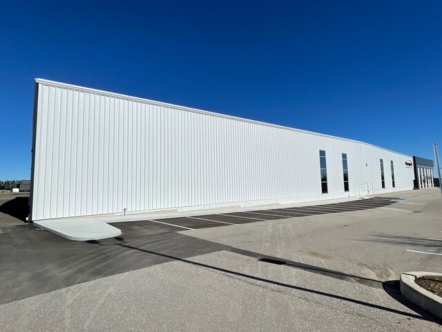 More Photos Of 71 Folsetter Dr, Paris Industrial For Lease