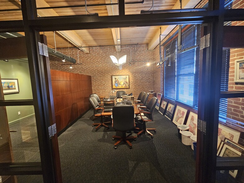 More Photos Of 1113-1115 Locust St, Saint Louis Office For Lease