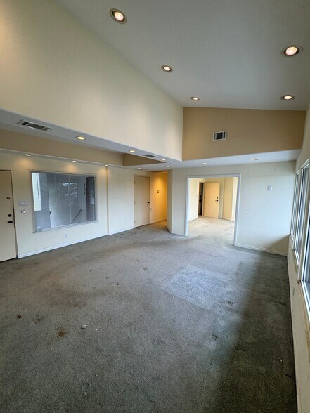 More Photos Of 2350 E Main St, Ventura Office For Lease