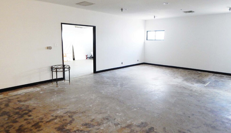 More Photos Of 1345-1347 Redondo Ave, Long Beach Storefront Retail Office For Lease