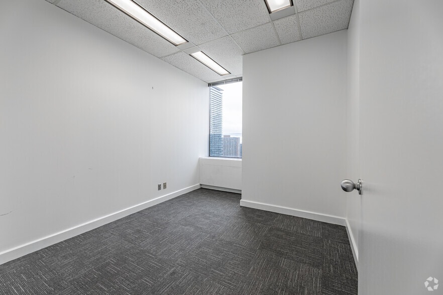 More Photos Of 2 Bloor St W, Toronto Office For Lease