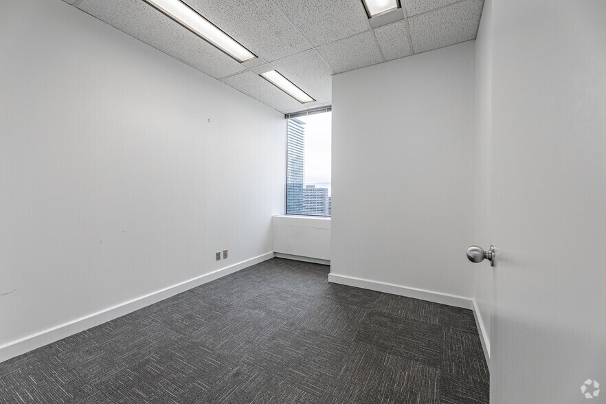 More Photos Of 2 Bloor St W, Toronto Office For Lease