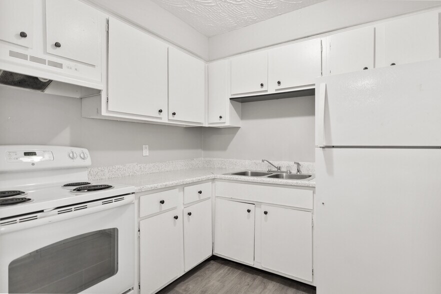 More Photos Of 1001 W 9th St, Russellville Apartments For Sale