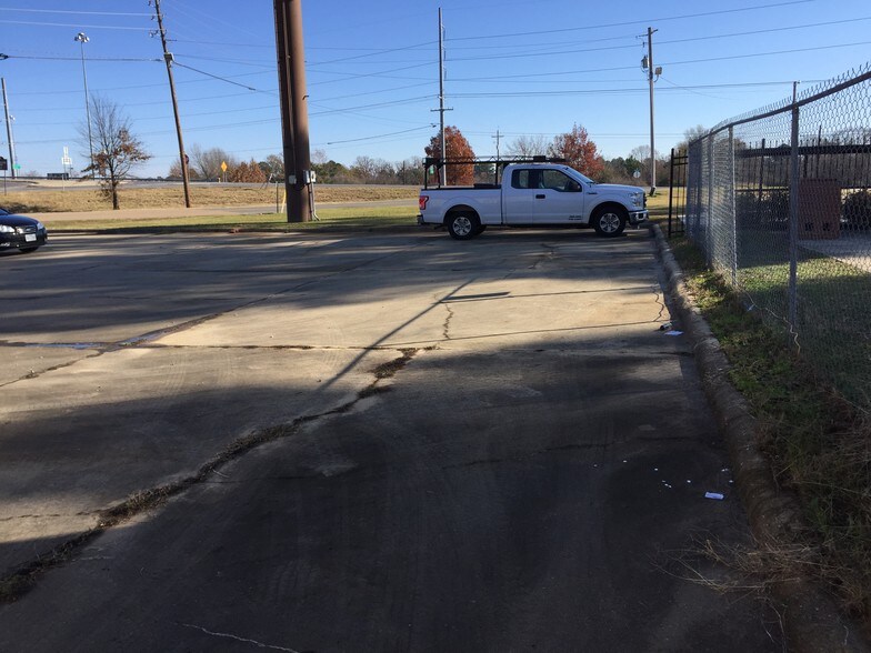 More Photos Of 1120 Realtor Ave, Texarkana Warehouse For Sale