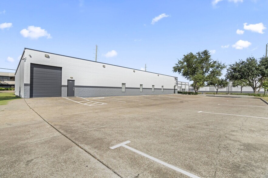 More Photos Of 3664 Walnut Bend Ln, Houston Office For Lease