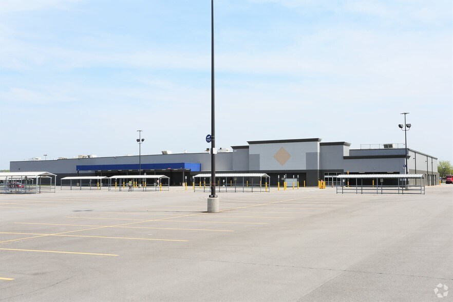 More Photos Of 340 E Edgewood Blvd, Lansing Freestanding For Lease