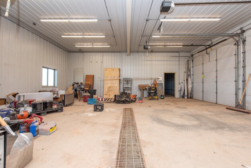 More Photos Of 13603 38th St SW, Belfield Flex For Lease