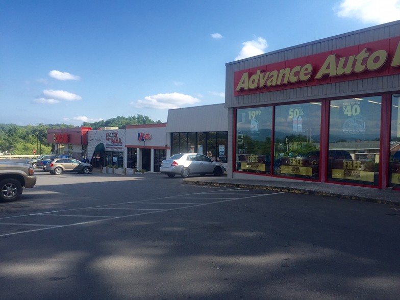 Primary Photo Of 439-449 E Nelson St, Lexington Storefront For Lease