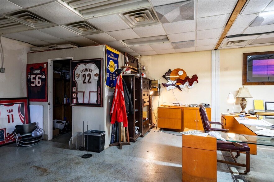 More Photos Of 12969 W Hardy Rd, Houston Warehouse For Sale