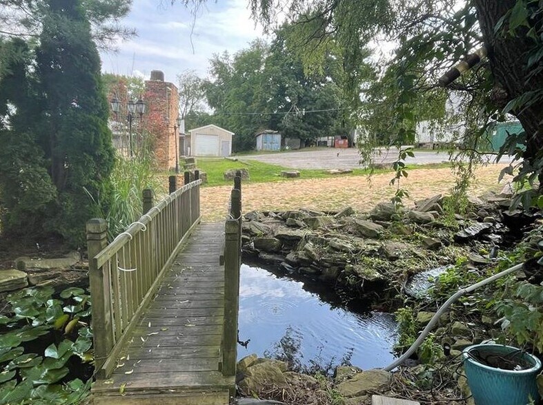 More Photos Of 1020 Sharon Rd, Beaver Restaurant For Sale