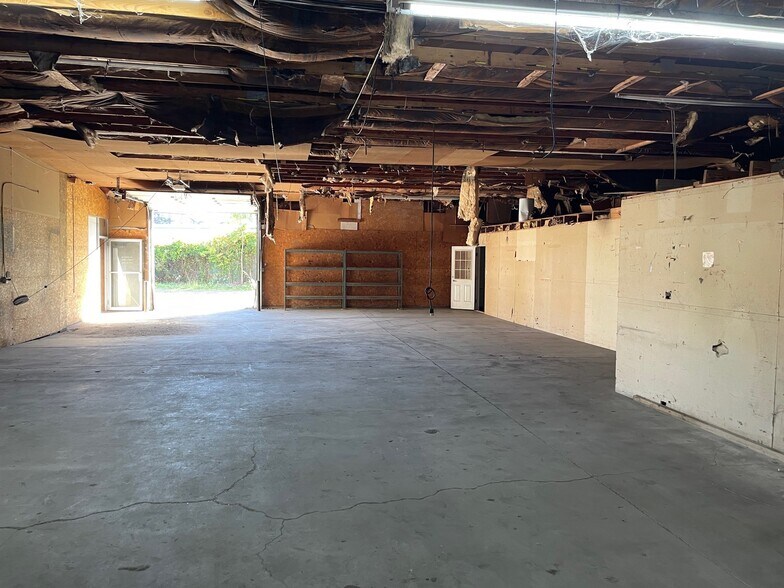 More Photos Of 105 N 9th Ave, Evansville Warehouse For Sale