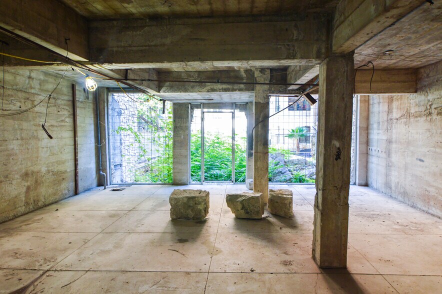 More Photos Of 211 N Saint Marys St, San Antonio Storefront For Sale