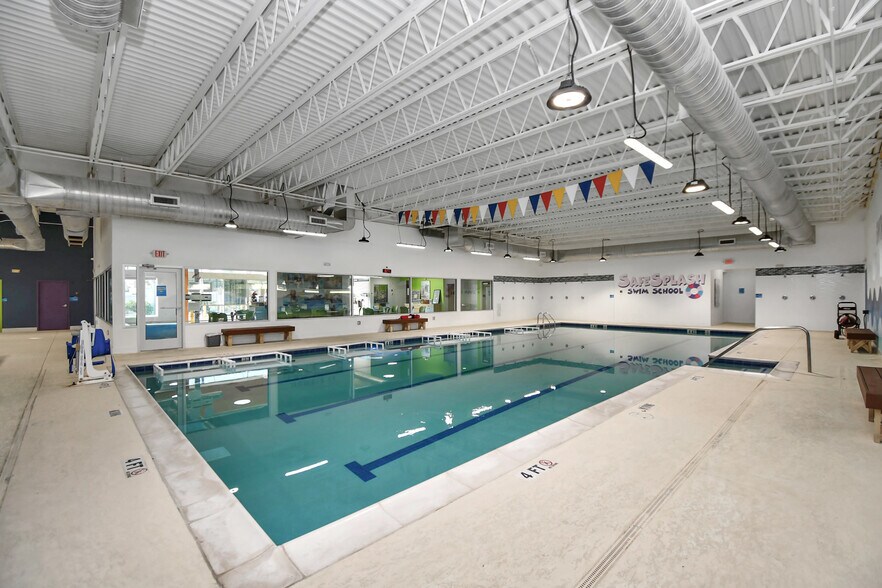 More Photos Of 10423 N Sam Houston Pky E, Humble Sports And Entertainment For Sale