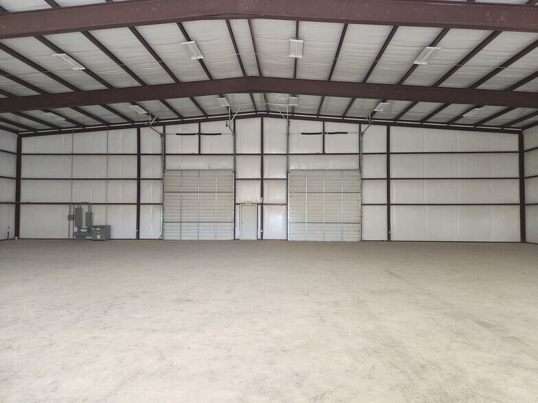 More Photos Of 7409 Industrial Ave, Midland Flex For Lease