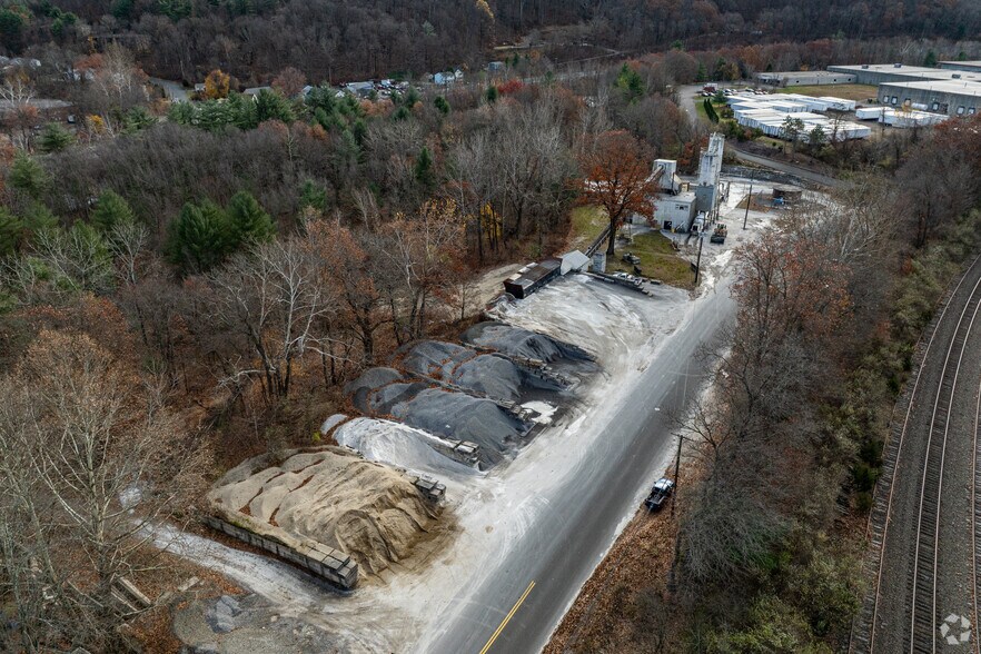 More Photos Of 125 Railroad Ave, Beacon Falls Warehouse For Lease