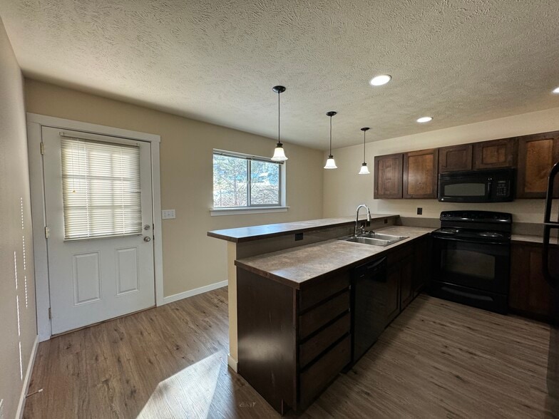 More Photos Of 917-922 W Pirate Ln, Spokane Apartments For Sale