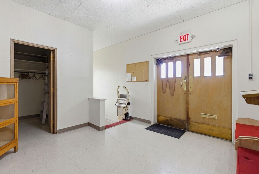 More Photos Of 405 S Westmore Ave, Lombard Religious Facility For Sale