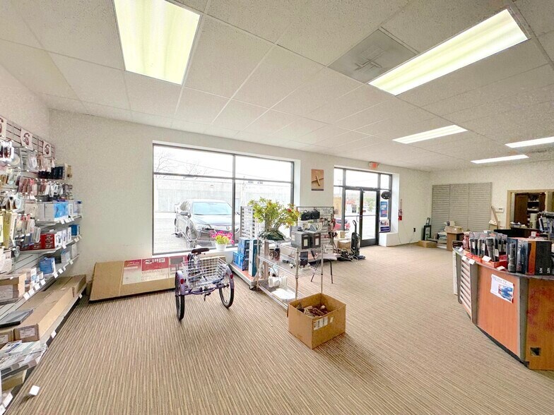 More Photos Of 1025 N Pearl St, Bridgeton Storefront For Lease