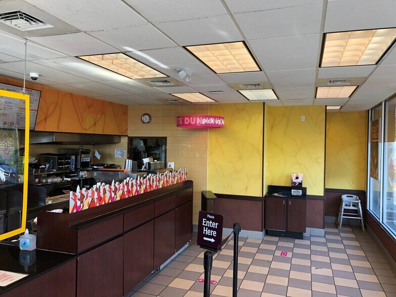 More Photos Of 2-4 Mill Ridge Rd, Danbury Freestanding For Lease